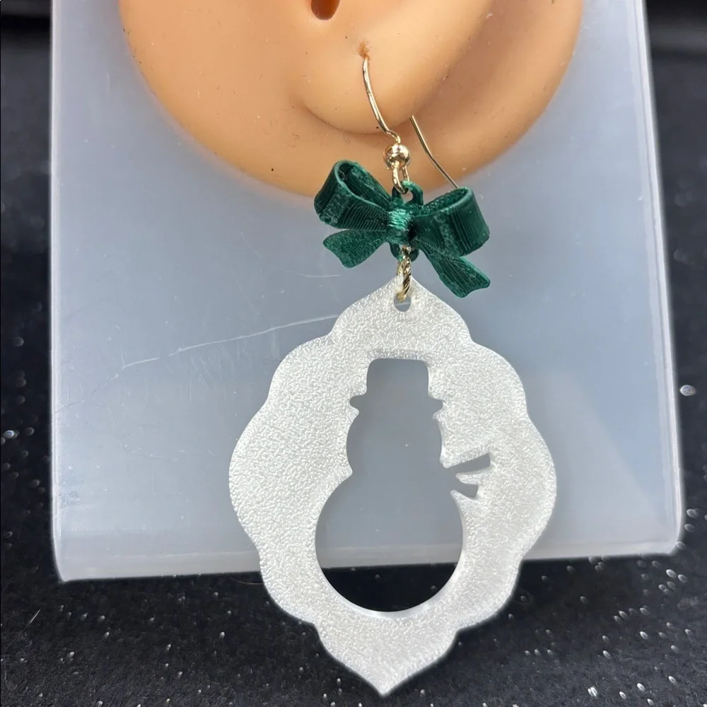 🎀 Frosty Snowman Bow Earrings 🎀